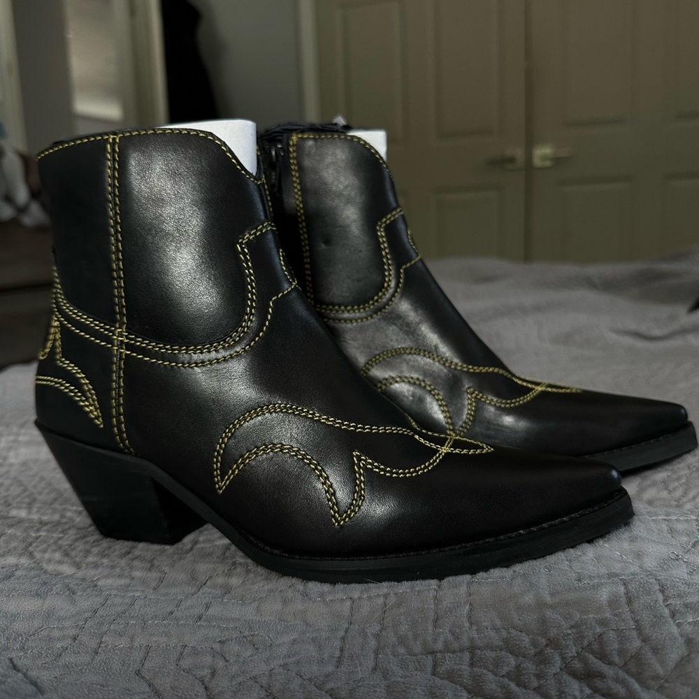 NWT Matisse Kaye booties size 6.5